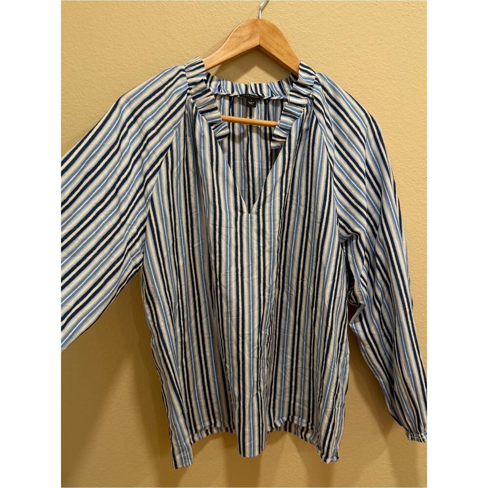 Ann Taylor Striped Long-Sleeve V-Neck Women’s Top in Blue and White Cotton Small - Picture 10 of 13